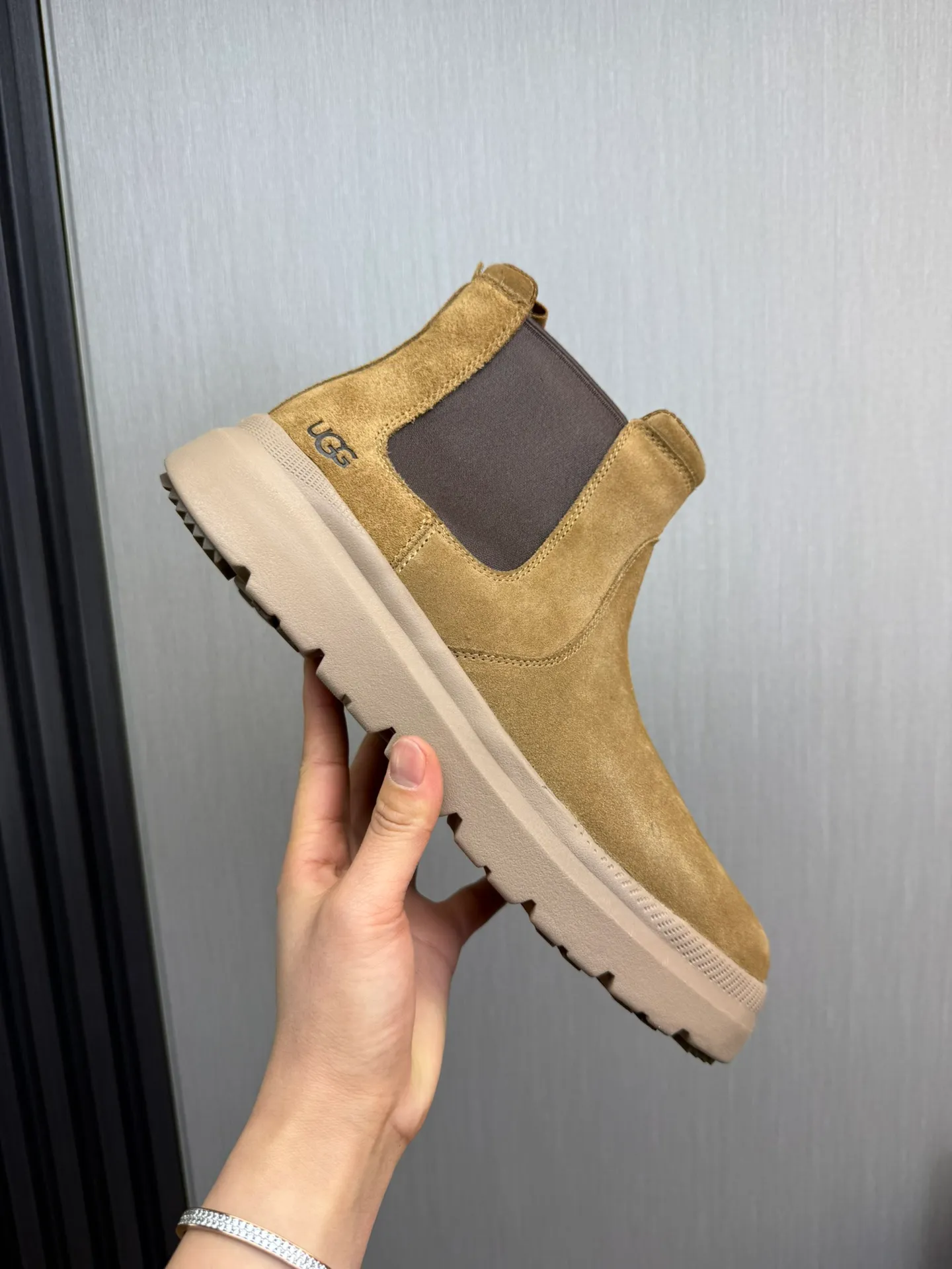 Men's shoes 💰480💰 [UGG] Hot winter warm boots 🐑Purely hand-stitched! Simple and stylish design, frosted cowhide➕Comfortable and warm wool➕UGG original outsole‼ ️Soft and comfortable to wear, good warmth retention, and excellent foot feel. Regular size 41-47